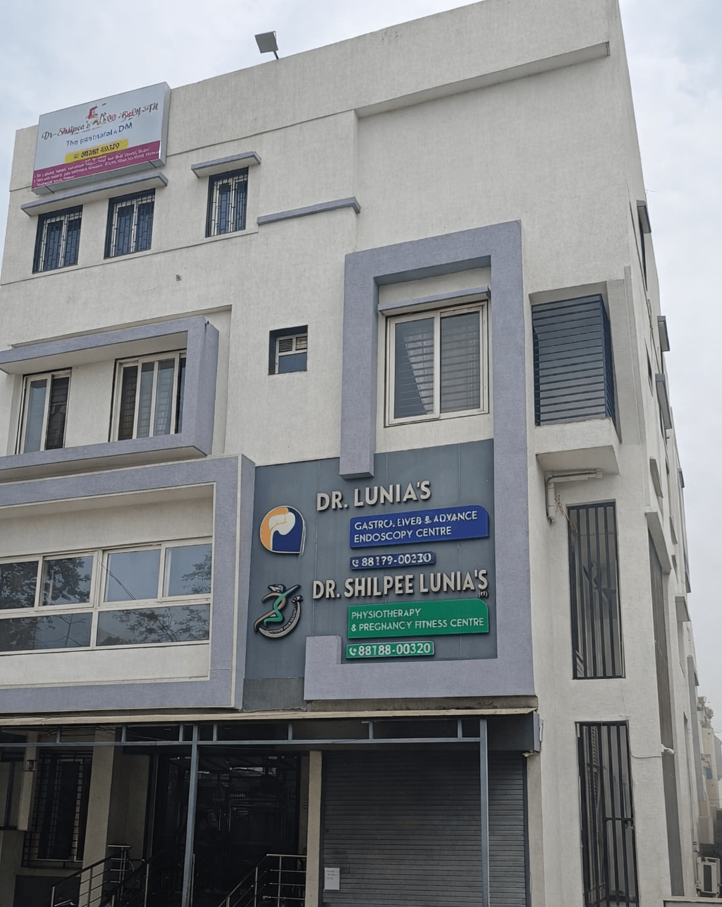 Dr Lunia Gastro Liver Advance Endoscopy Center clinic building in Raipur showing Best Gastroenterologist in Raipur Dr Manish Lunia